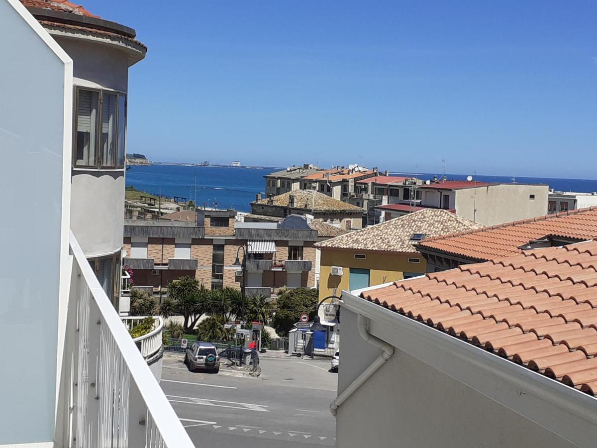 Lo Scorcio Sul Mare Apartment Marina di San Vito Bagian luar foto