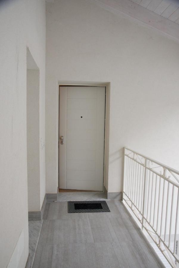 Lo Scorcio Sul Mare Apartment Marina di San Vito Bagian luar foto