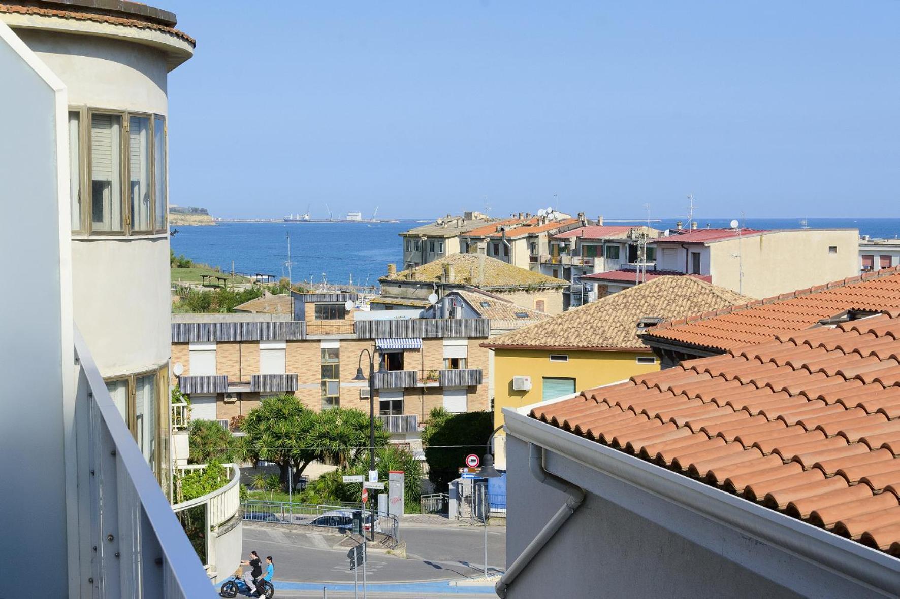 Lo Scorcio Sul Mare Apartment Marina di San Vito Bagian luar foto